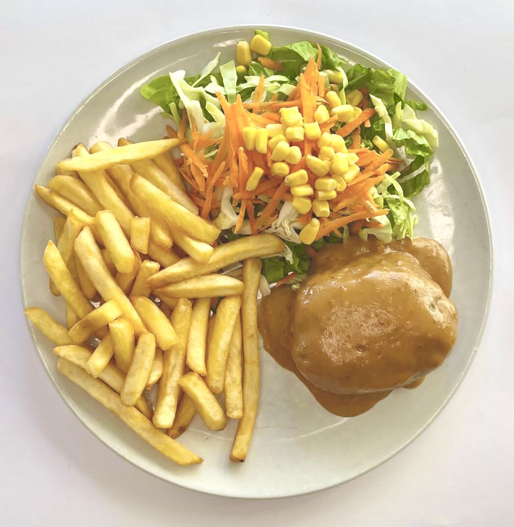 Gehakt Bal met friet en Satesaus