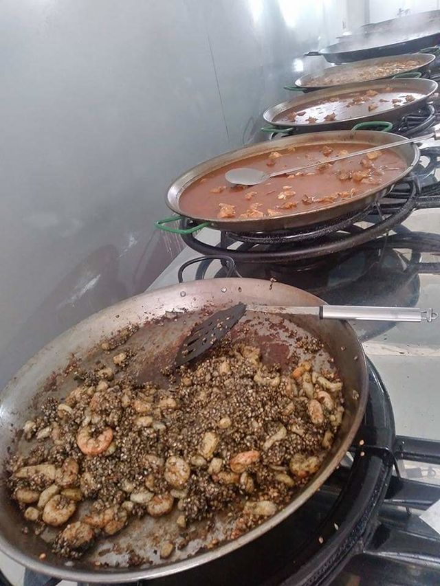 Nosotros cocinamos ,tú comparte el momento!!!! Tienes que probar nuestras deliciosas paellas auténticas valencianas!!
Deliciosas