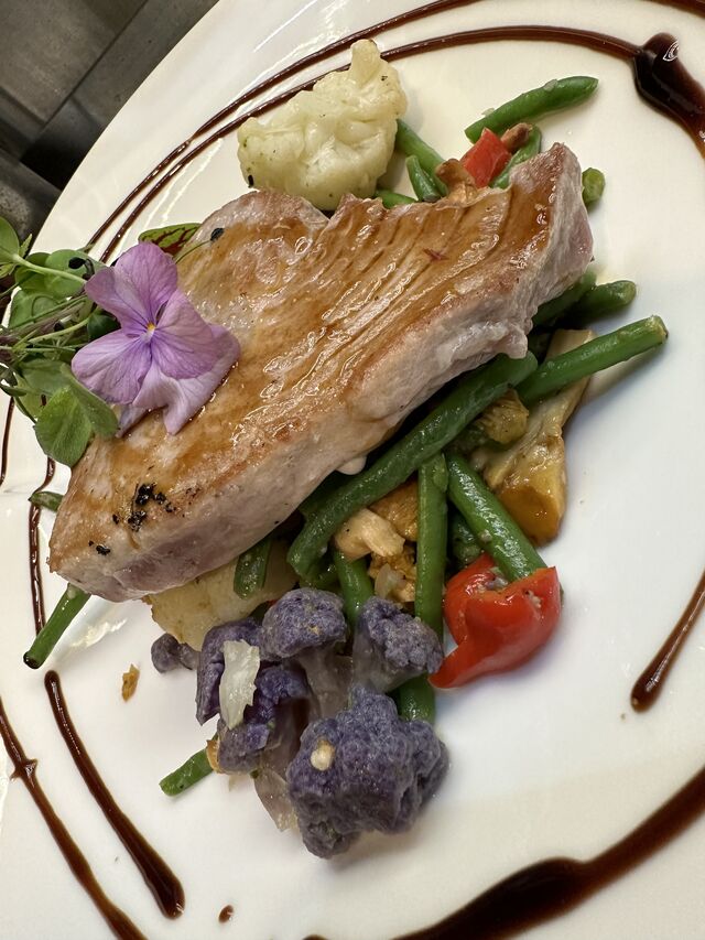 Steack de thon et ses légumes frais