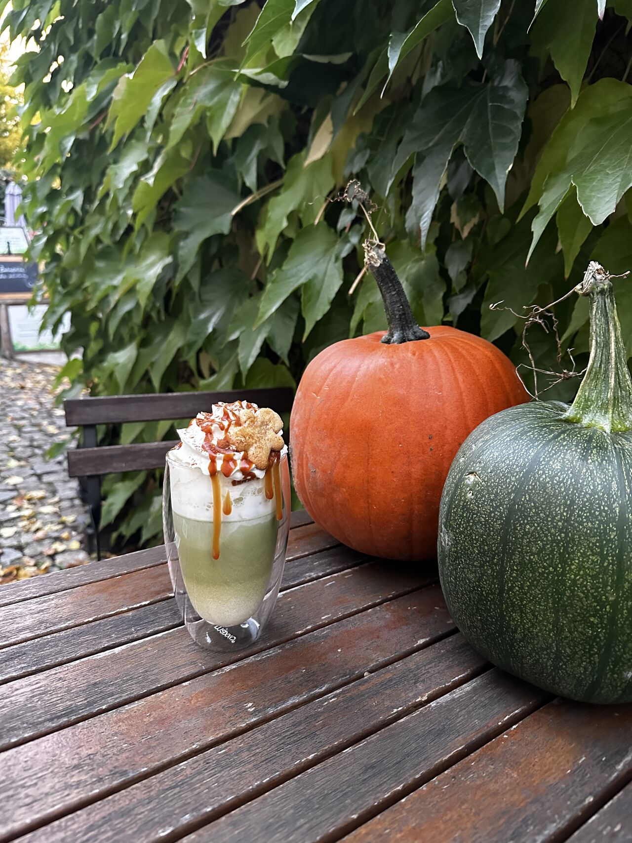 Perníčkové matcha latté