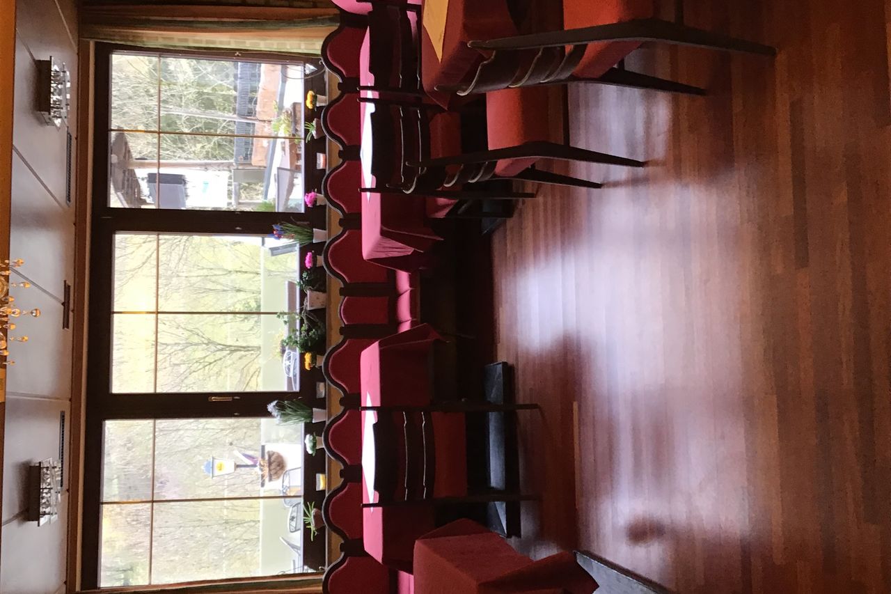 Breakfast room.