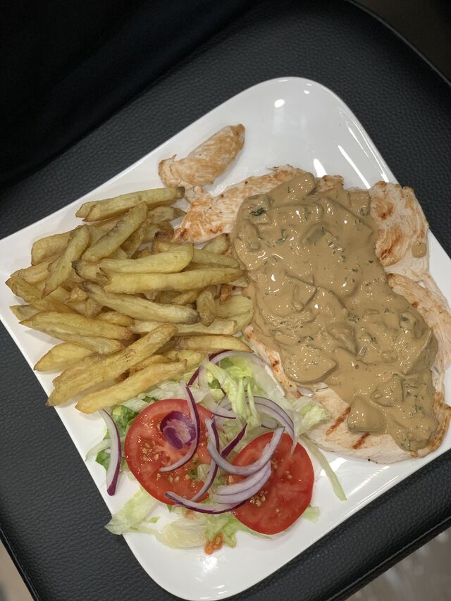 Escalope forestière + salade + frites maison