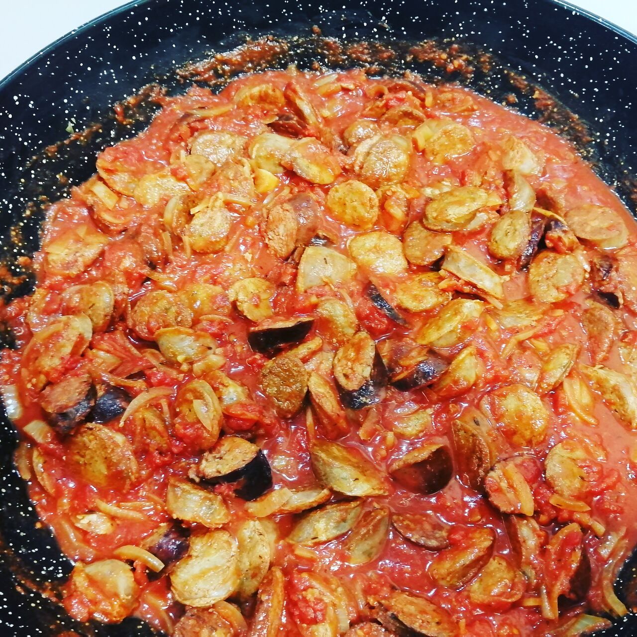 Préparation du rougail saucisses