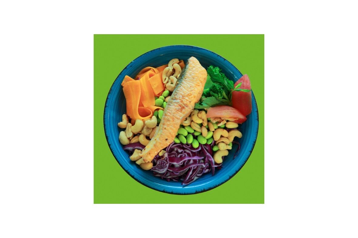 8d. Greens Bowl mit gegrilltem Lachssteak