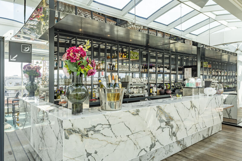 Bar, avec une large sélection de boissons