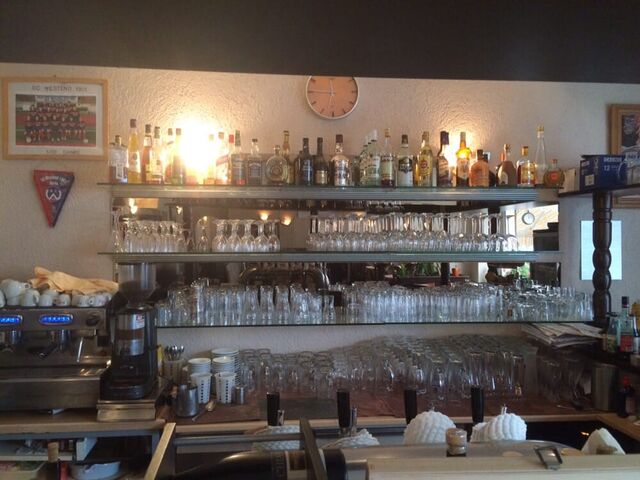 Vom Café über Weine, Spirituosen, Weinbrände, Liköre bis hin zum Longdrink oder dem guten Prosecco..
Wir bedienen Sie gerne. 