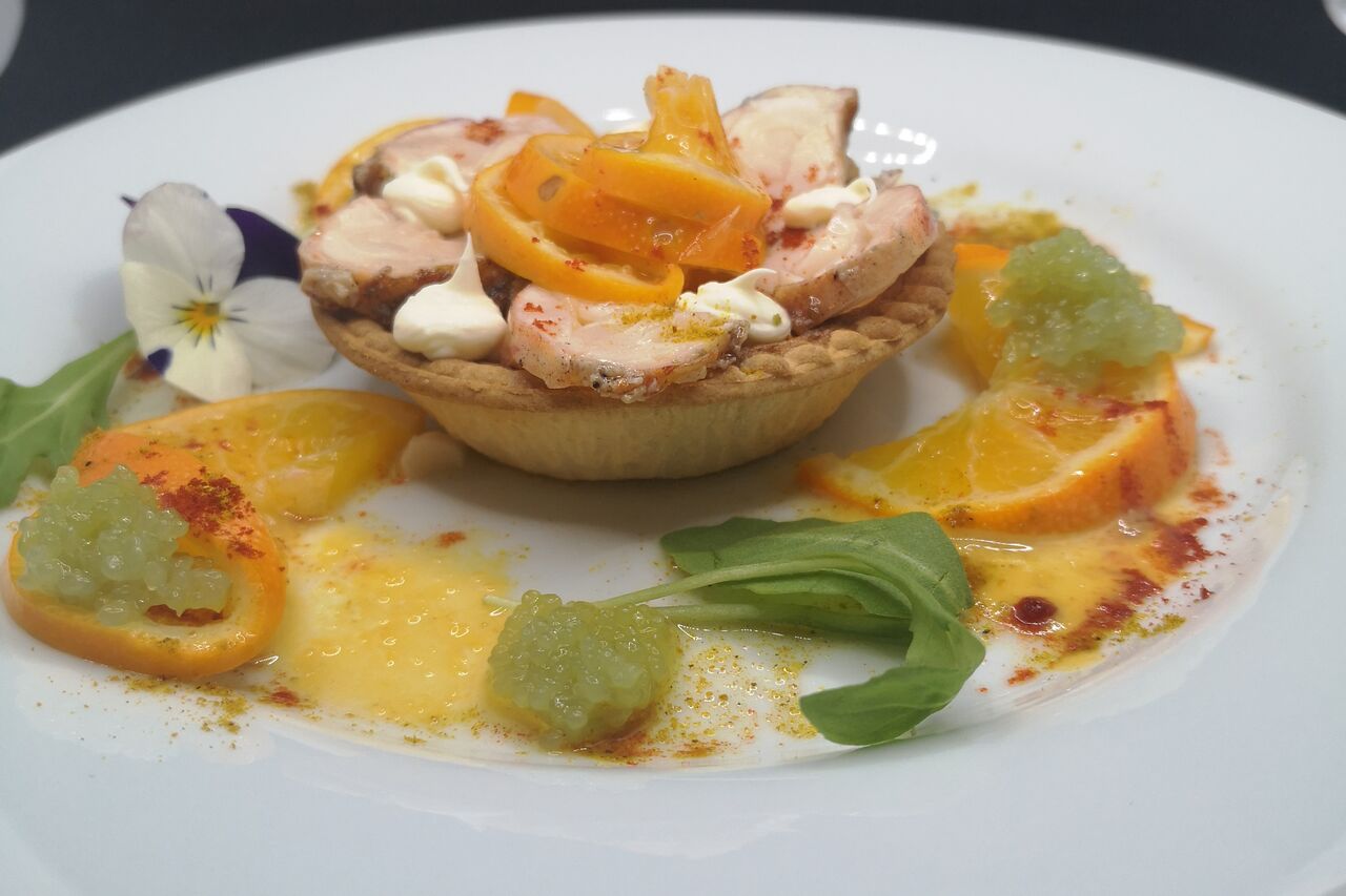 Tartelette tiède de homard mandarine et crème de butternut