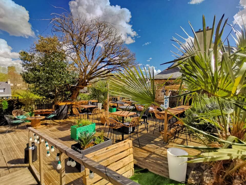 Venez profiter de cette belle journée ensoleillée sur notre terrasse 🌞