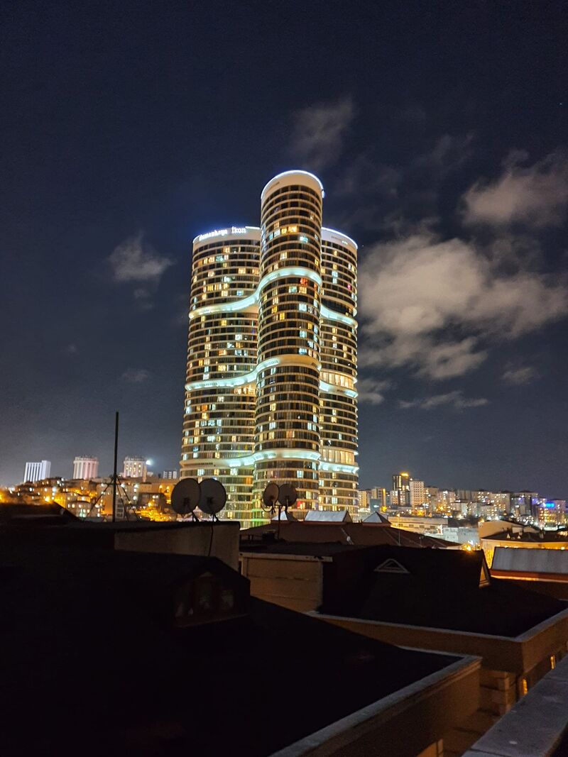 Gecenin aydınlığına bir kader buzlu viski