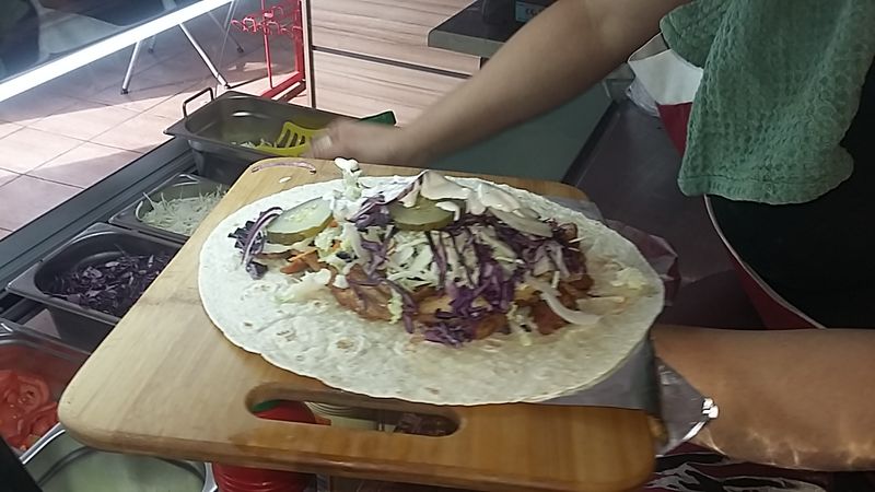 KEBAB W TORTILLI 30 CM