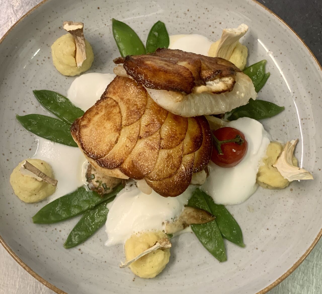 Kabeljau Kartoffelschuppen | Pastinaken | Rieslingschaum