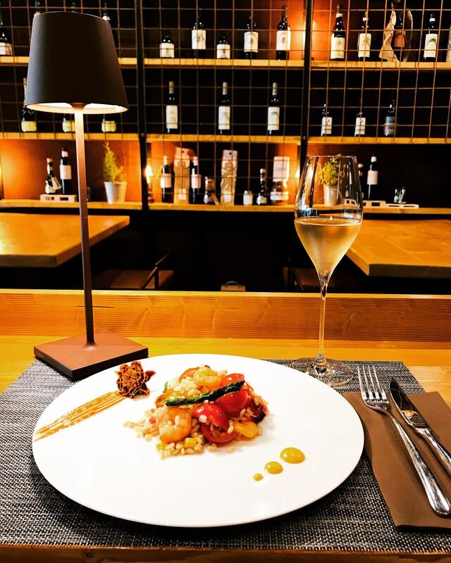 La cena con piatti a base di carne o pesce!