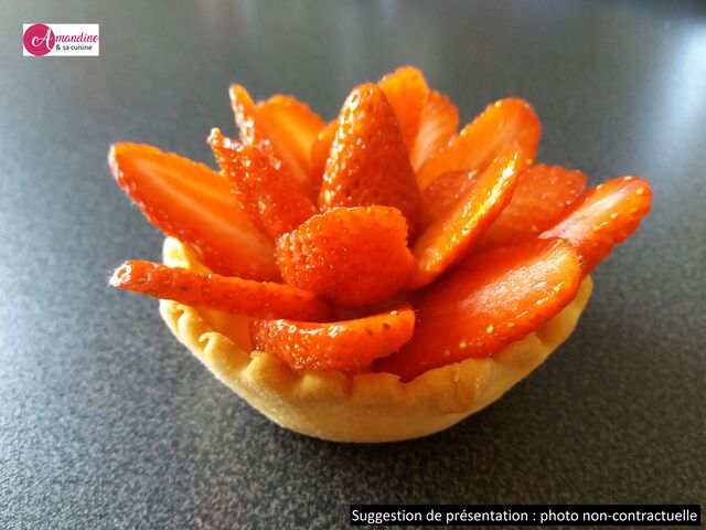 Tartelette aux fraises : pâte sablée, crème pâtissière légère, fraises