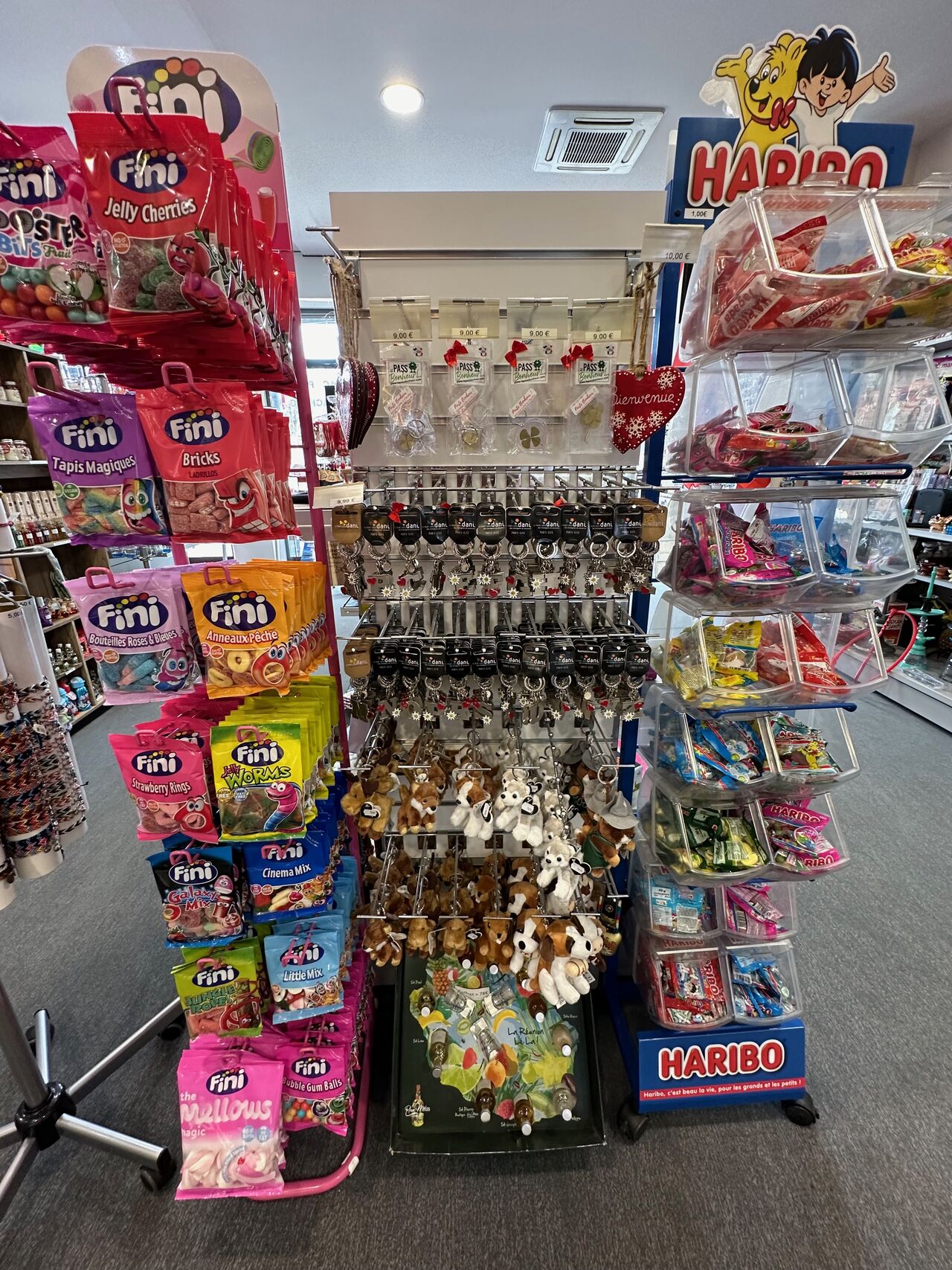 Porte clefs, bonbons.