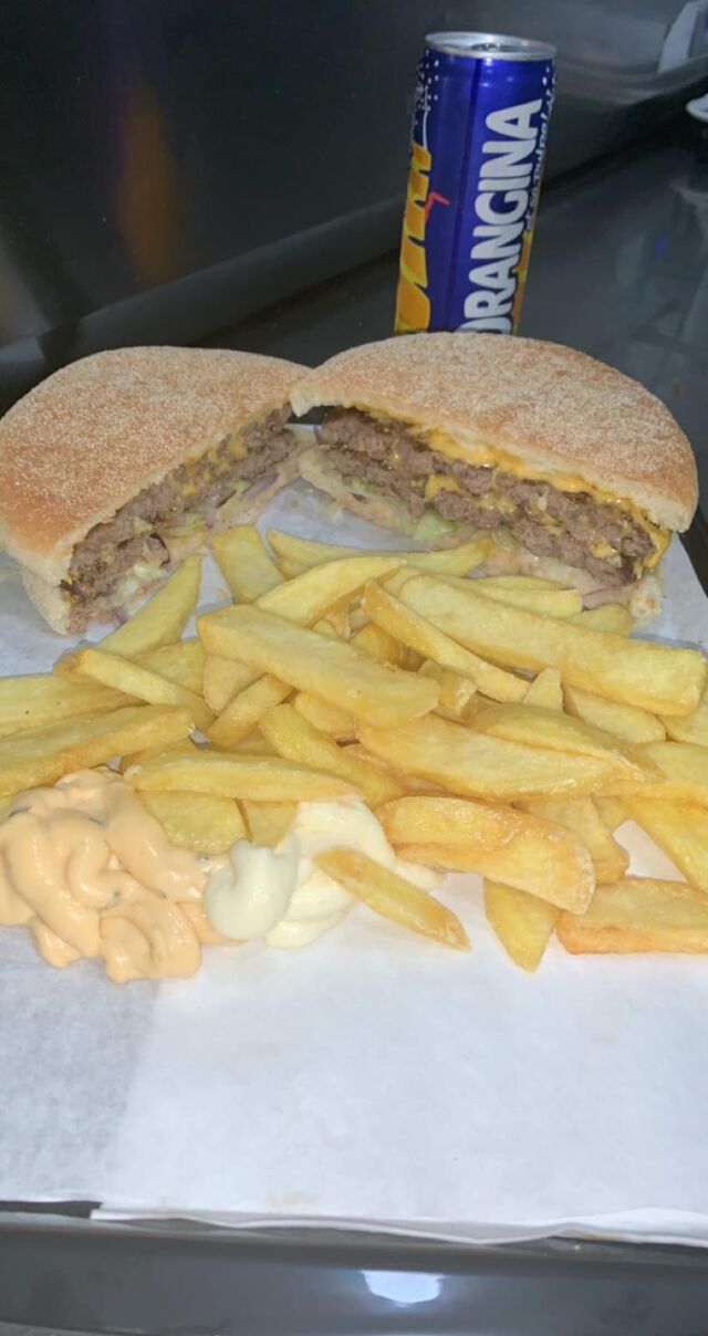 Le 360 : 2 steacks 180g, 2 cheese + frites maison