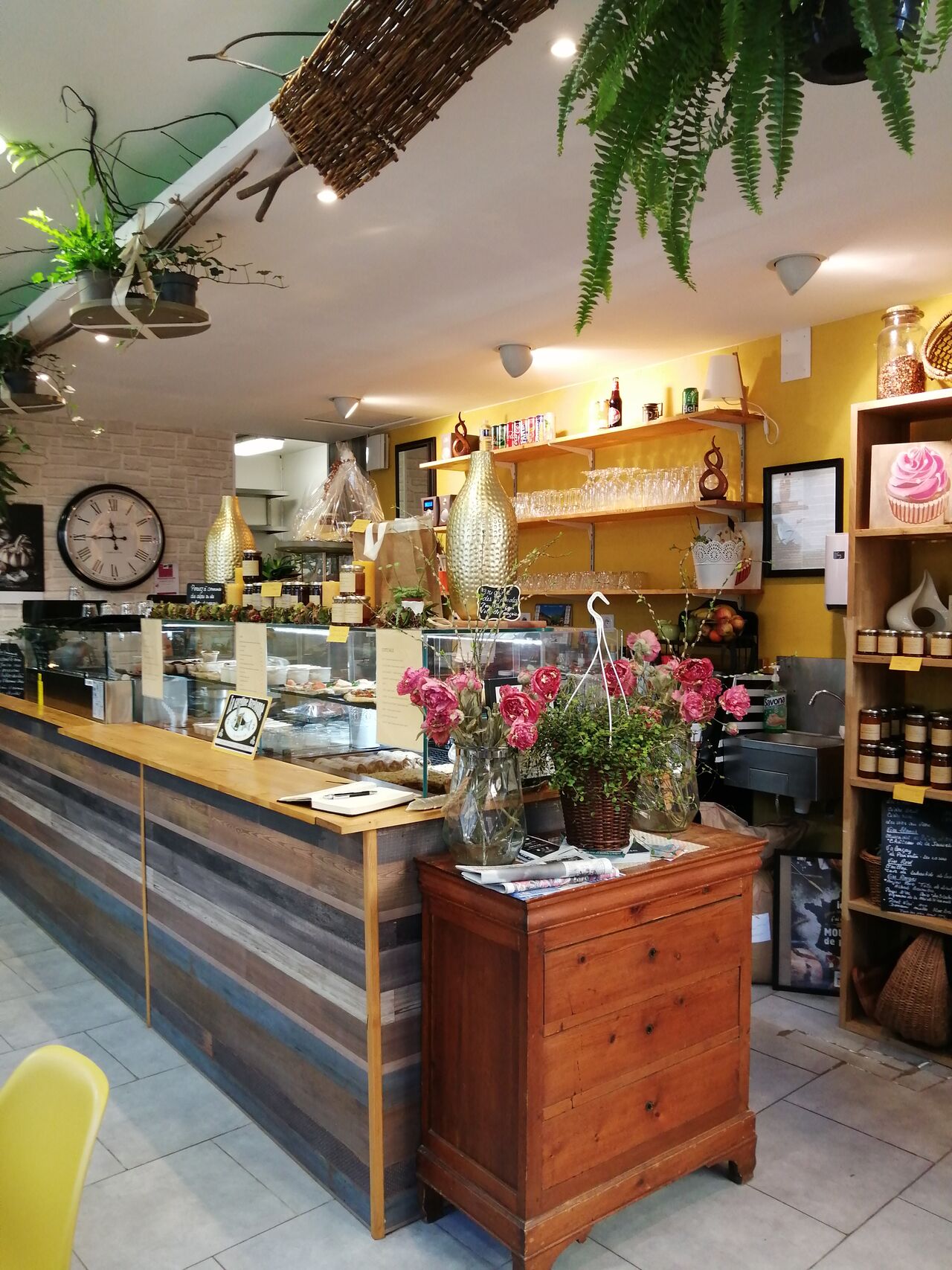 LA REGALETTE
35 RUE DE LE NOSTRE
76000 ROUEN