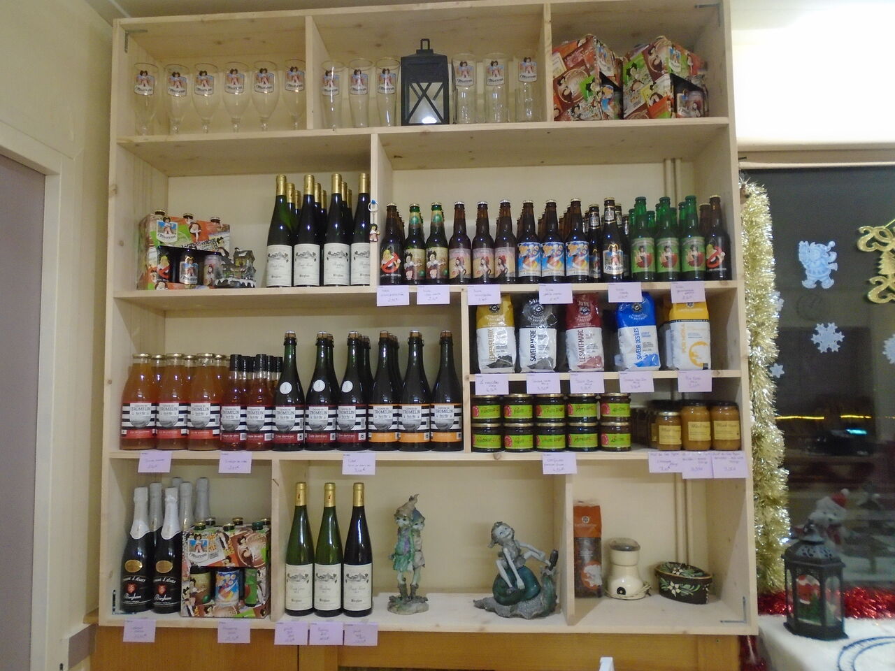 divers produits locaux cidres, bières...