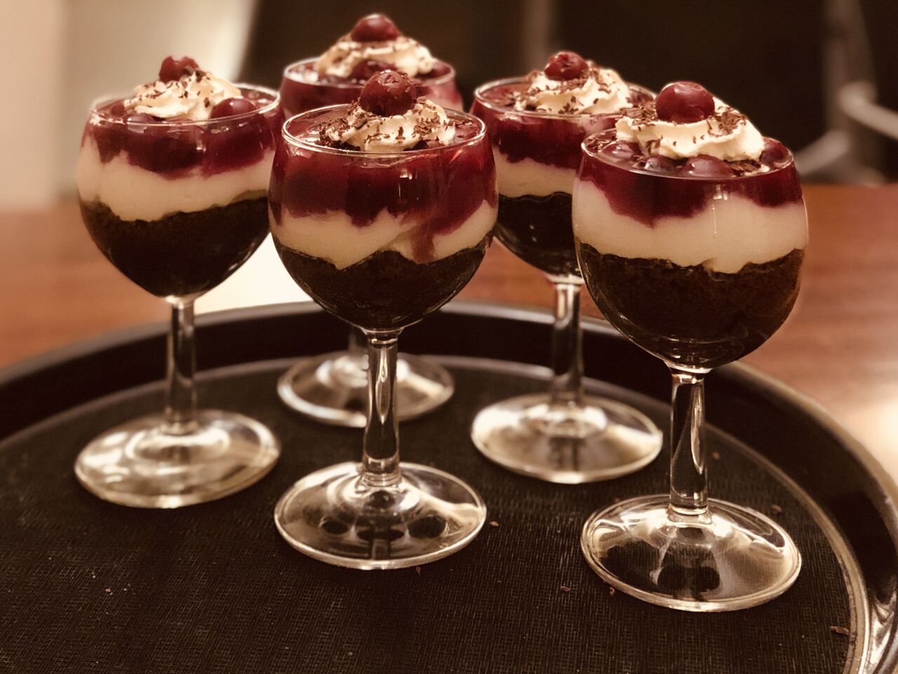hausgemachtes Schwarzwälder-Kirsch-Dessert