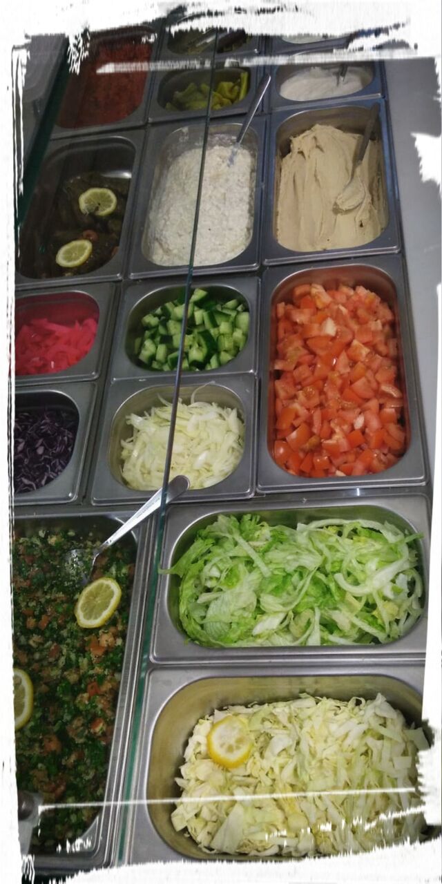 Nous cuisinons quotidiennement pour vous, avec des produits frais et locaux.