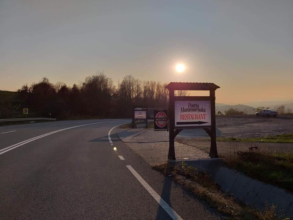 Apusul văzut de la poarta noastră 