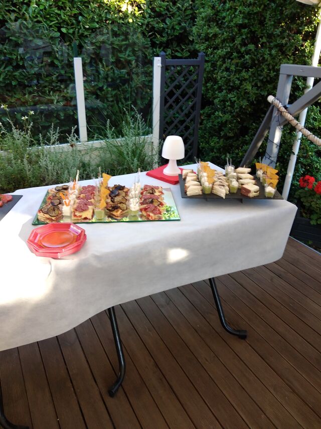 Chez nous ou dans vos locaux, on s'adapte pour des buffets repas, apéritifs, p.déjeuner....