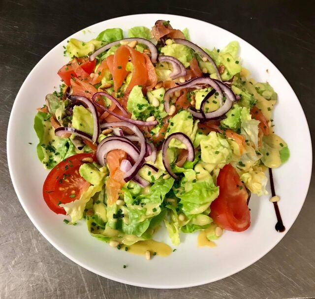 Salades et plats du jour tous les midis