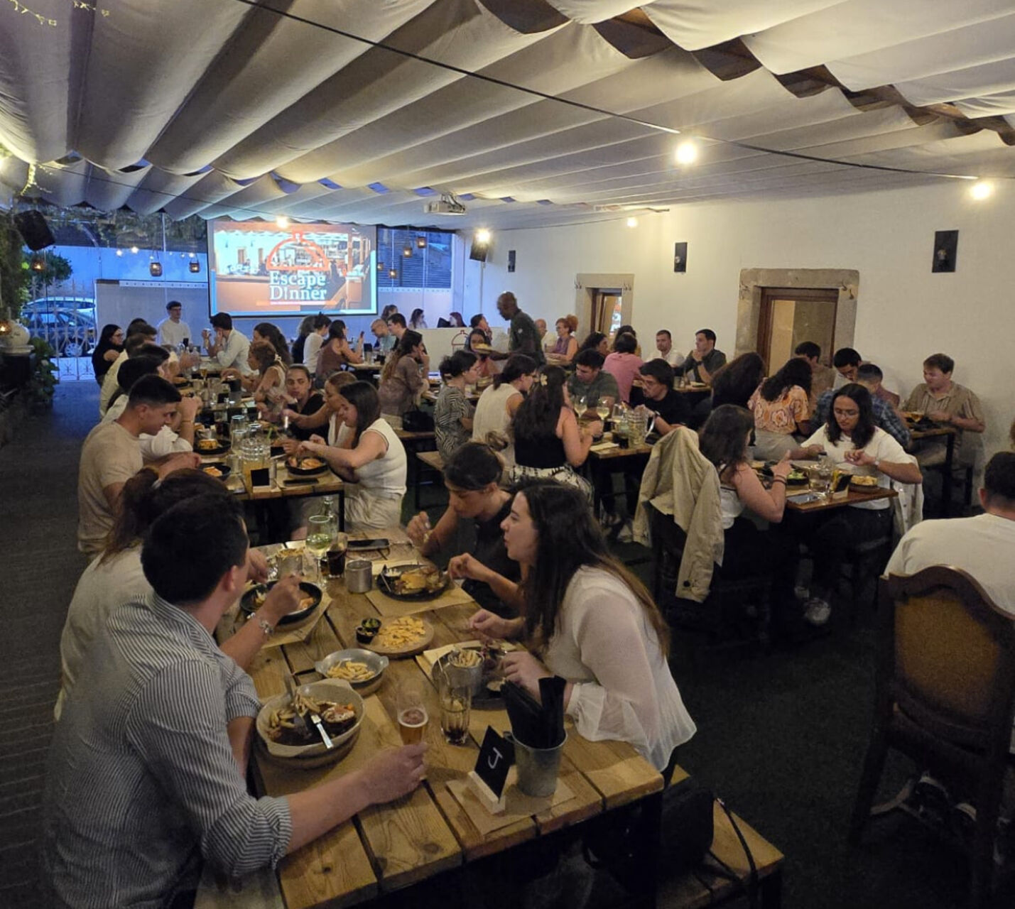 ESCAPE DINNER NO JARDIM - 4ª QUINTA-FEIRA DO MÊS