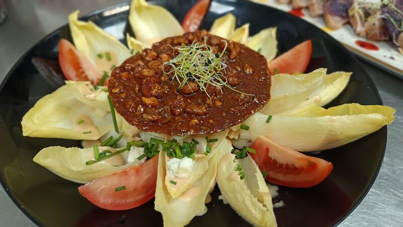 Salade d'Endive au Roqueford et Craquant de Noix