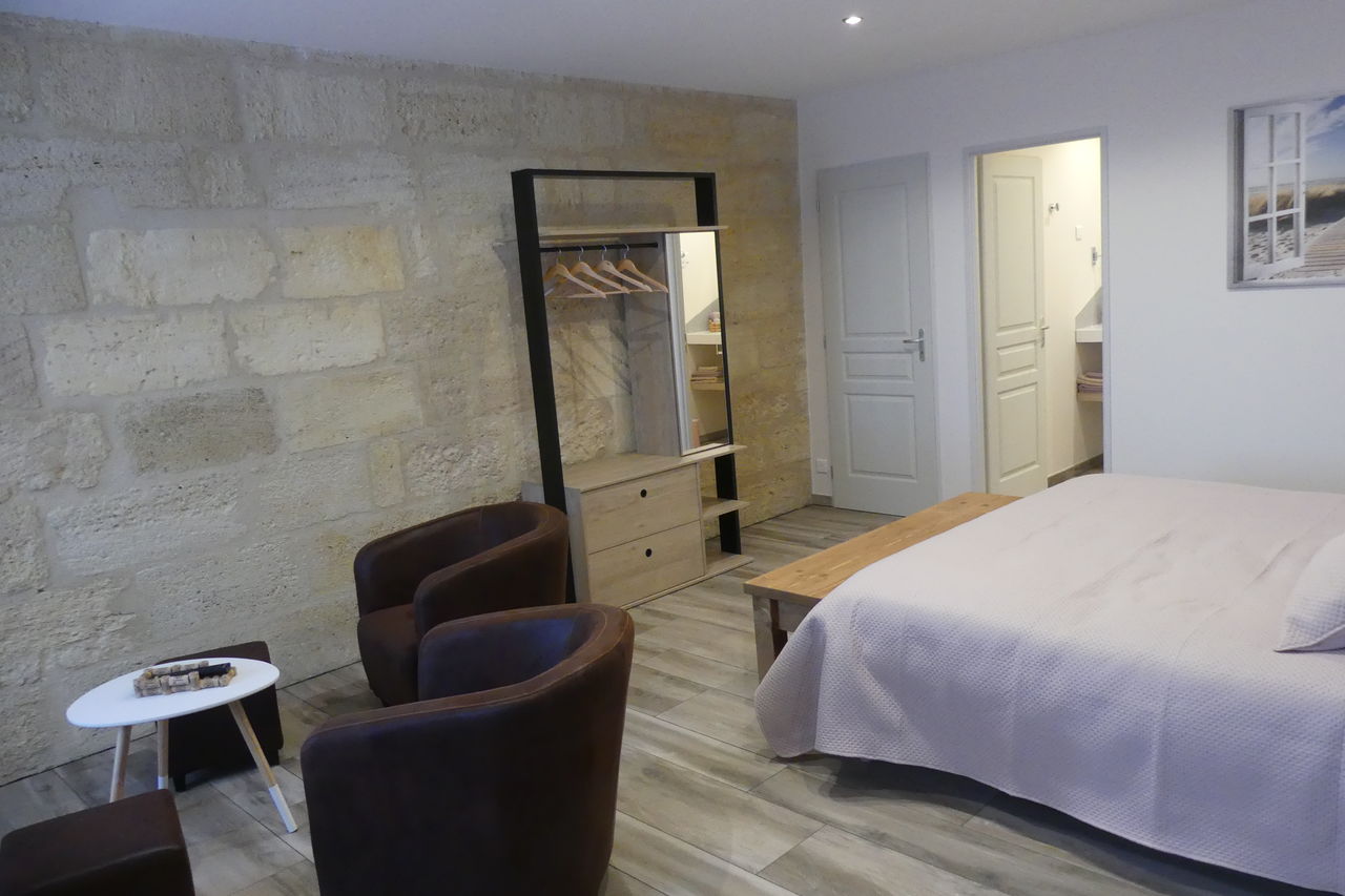 Chambre 2014. (Room 2014).