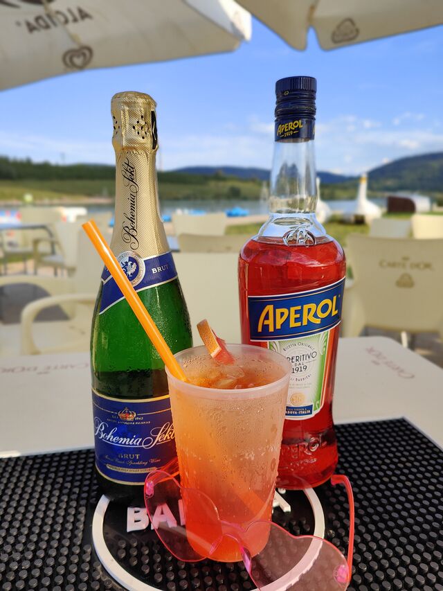 Aperol Spritz mícháme s Bohemia Sekt.