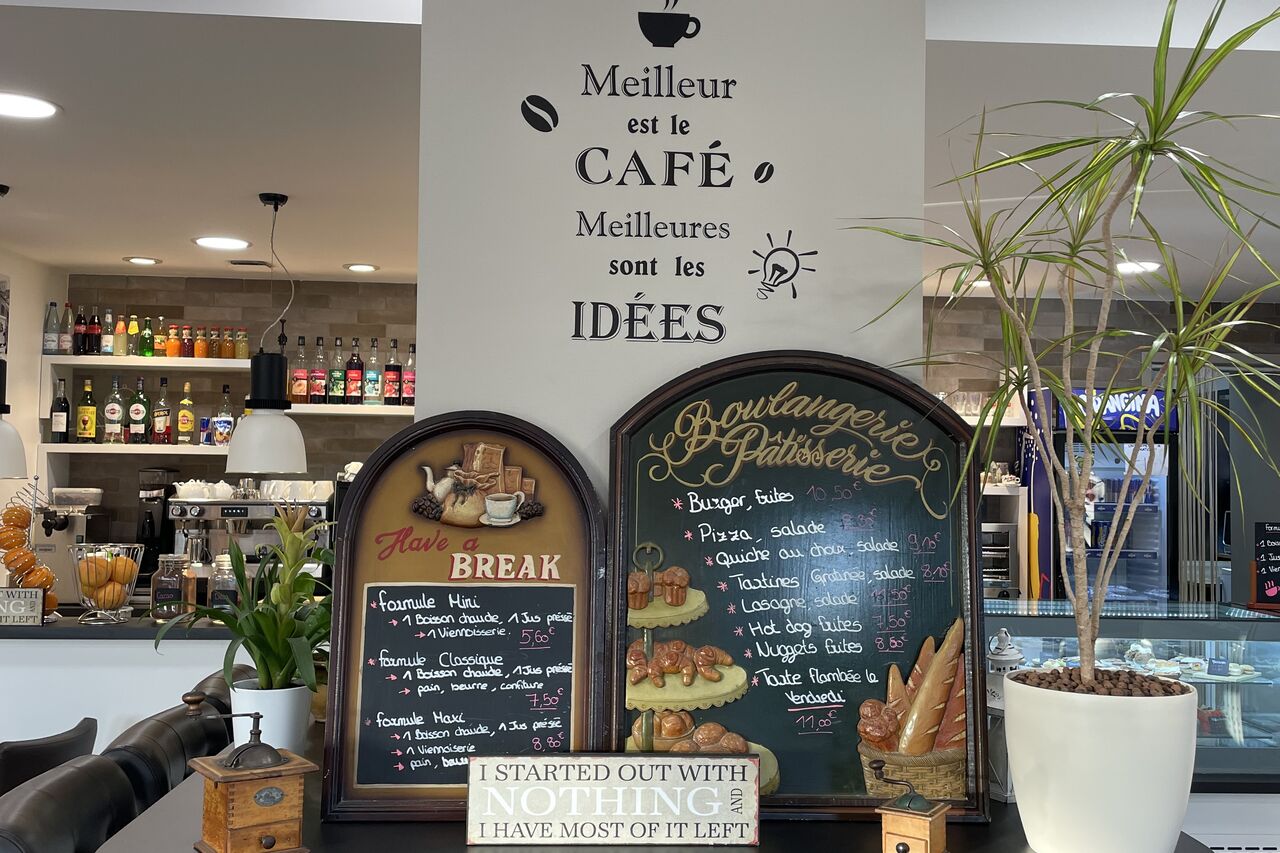 Salon de Thé by Weinzorn