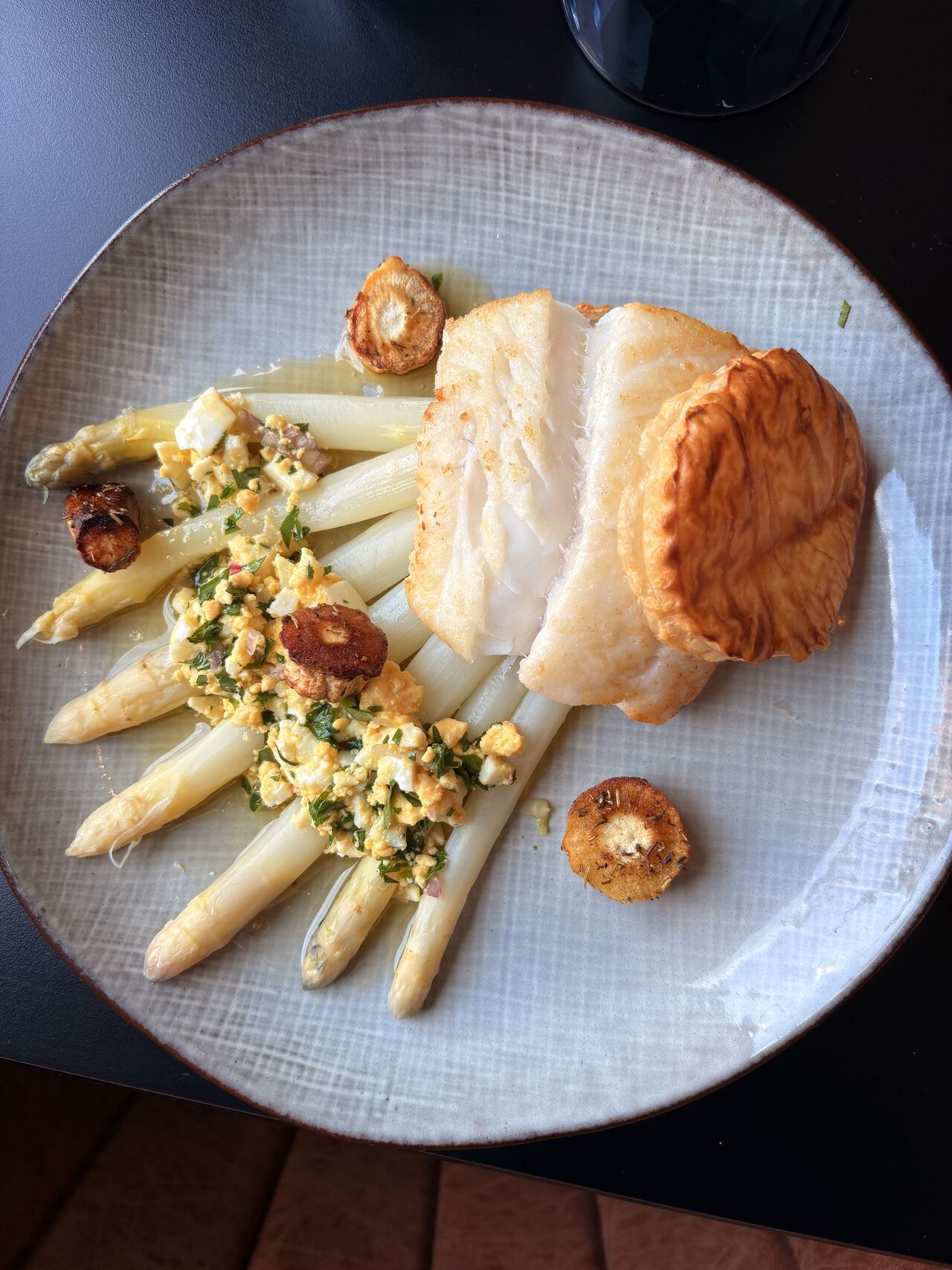 Dos de cabillaud, asperge à la flamande