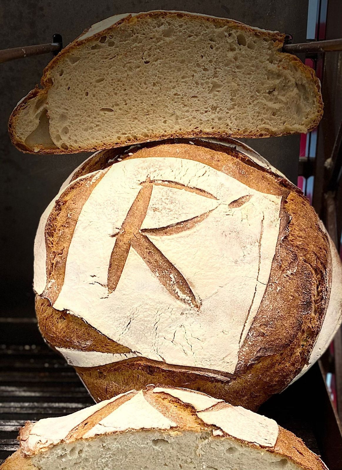 Meule Rougès.
100% de farine de meule au levain.

