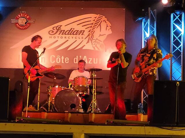 Notre scène pour organiser vos soirées 