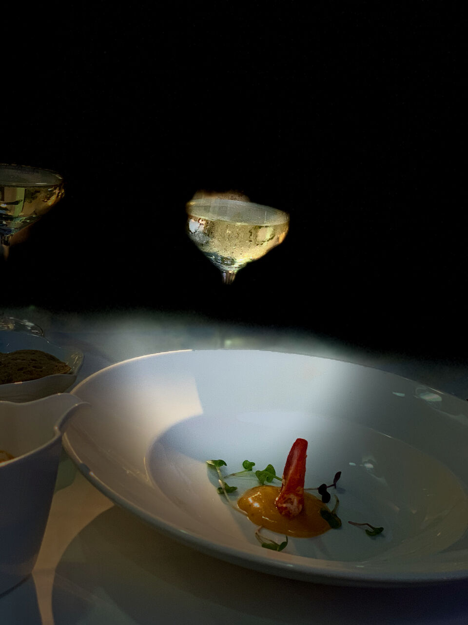 Bisque fresca de bogavante casera acompañada de rouille y tostadade pan