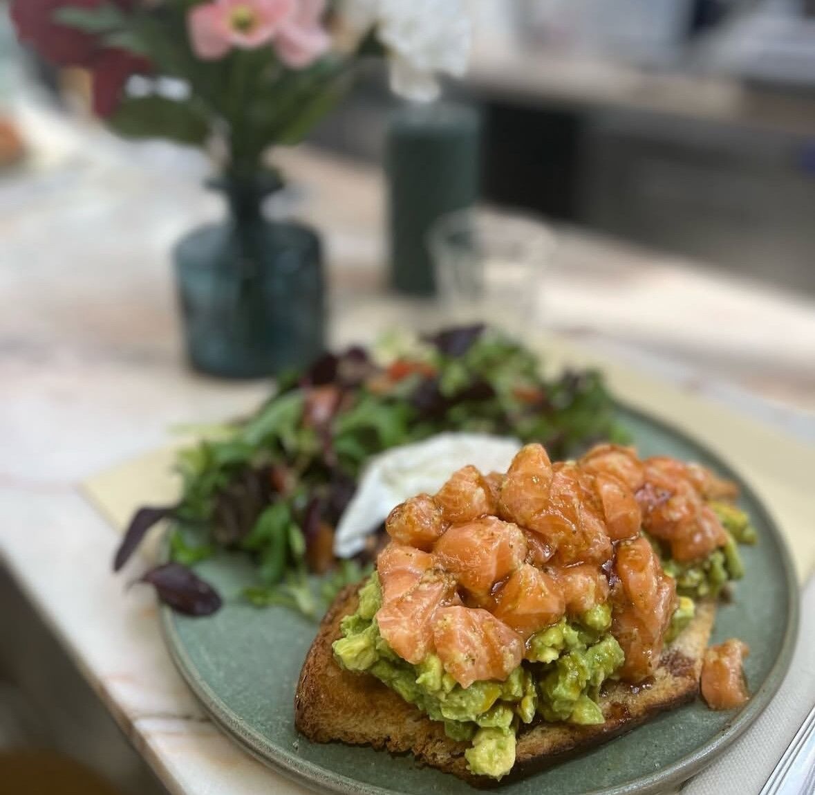 AVOCADO TOAST SAUMON