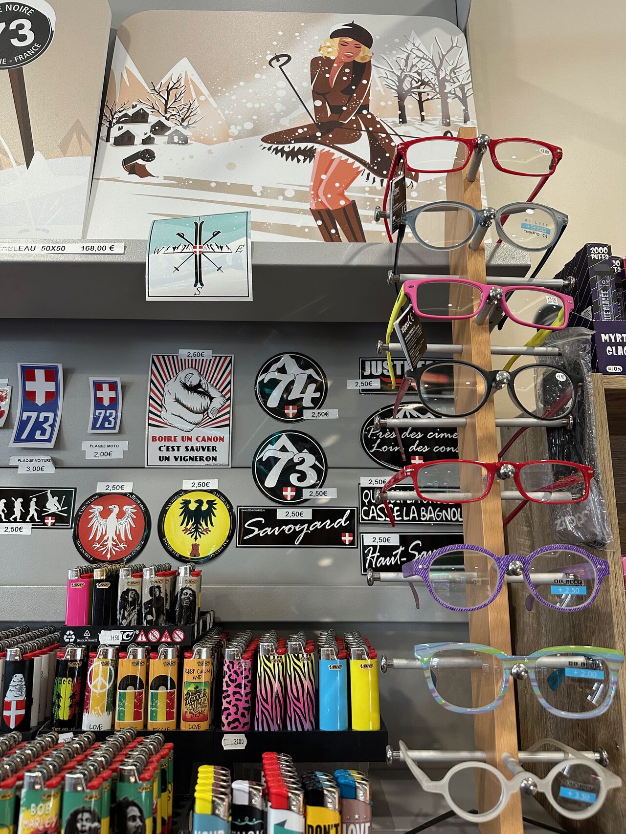 Briquets, lunettes loupe