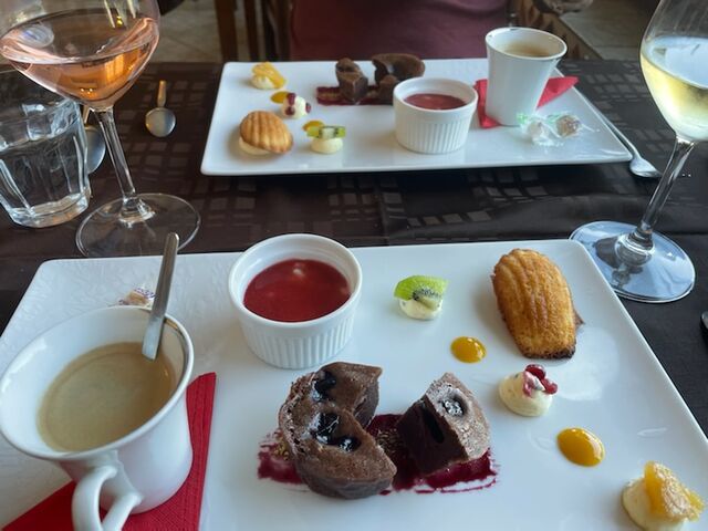 L'un de nos cafés gourmand qui change au grès de la carte des saisons.