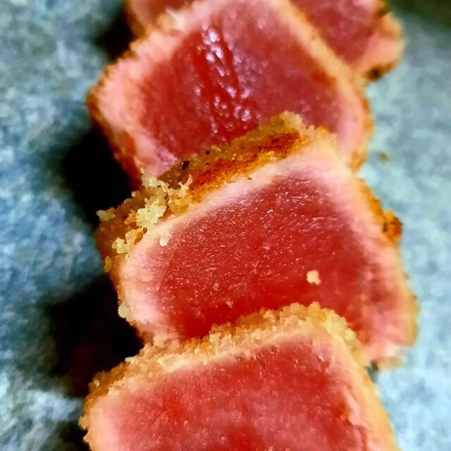 Il nostro tonno in crosta di pane aromatico