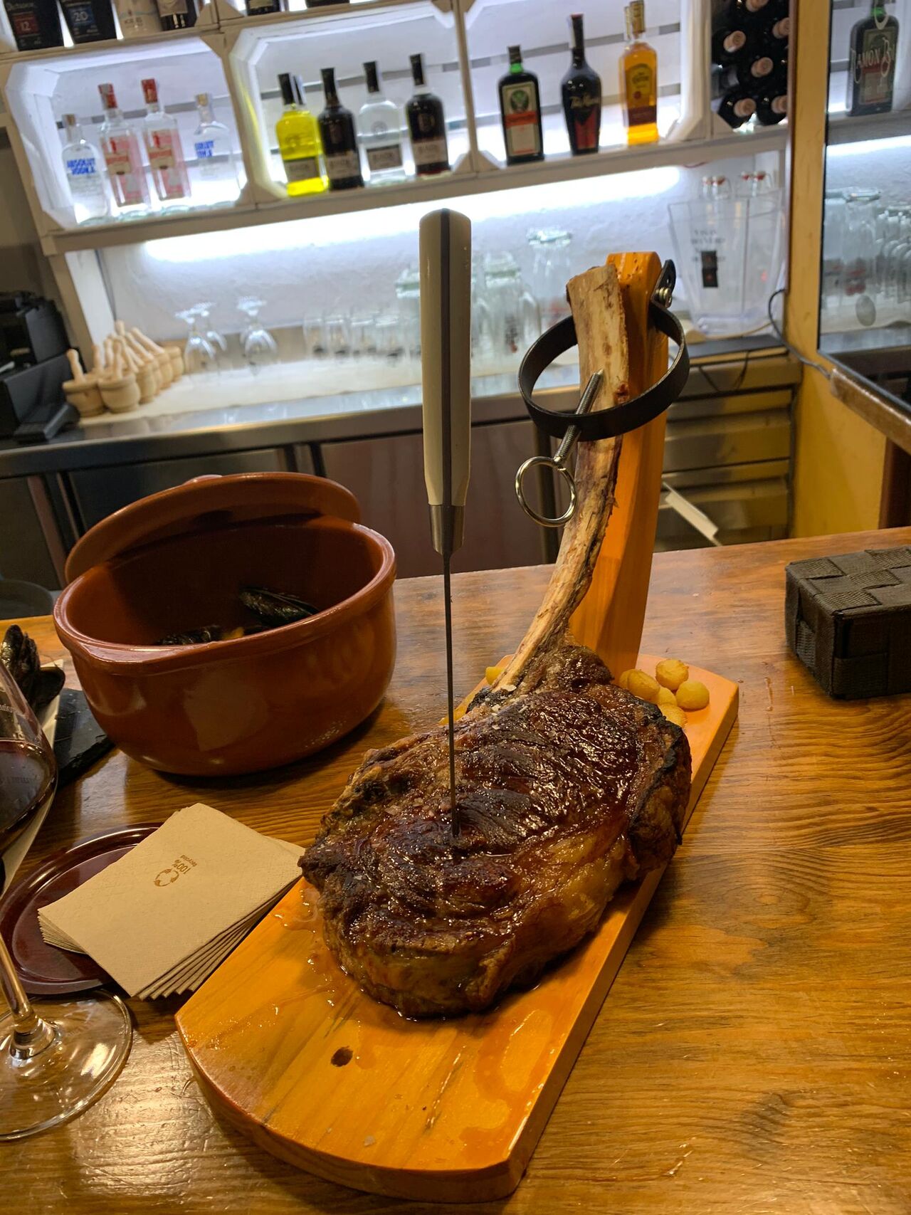 NUESTRO TOMAHAWK DE CARNE FINLANDESA CON MEDALLAS MUNDIALES A LA MEJOR CARNE DEL MUNDO