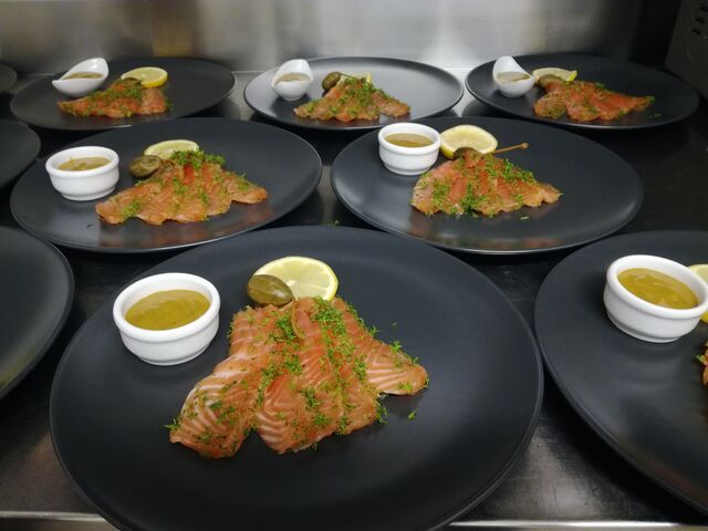 Saumon Gravlax, crème Aneth miel-moutarde