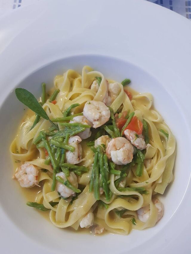 Rezanci sa jadranskim kozicama i divljim šparugama