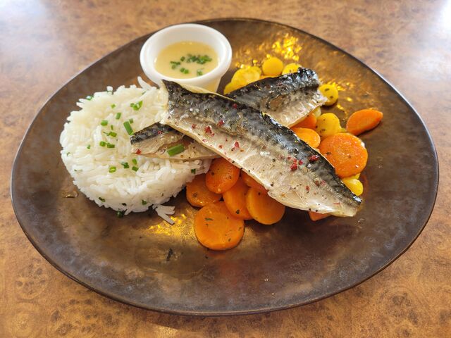 Filet de maquereaux, riz basmati et son duo de carottes