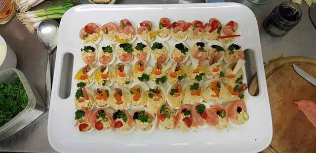 Wir bereiten gerne auf Ihren Wunsch abgestimmt kalte oder auch Warme Platten oder Speisen
Sprechen Sie uns einfach darauf an
