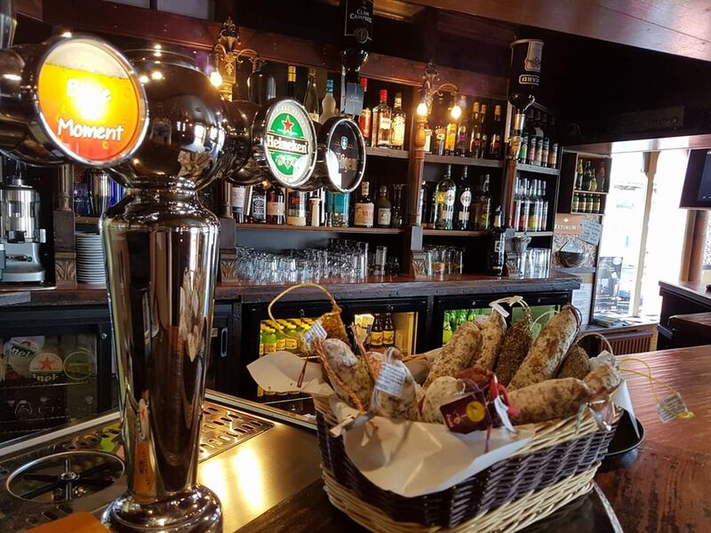 Un choix de bières pressions autour d'un saucisson !?