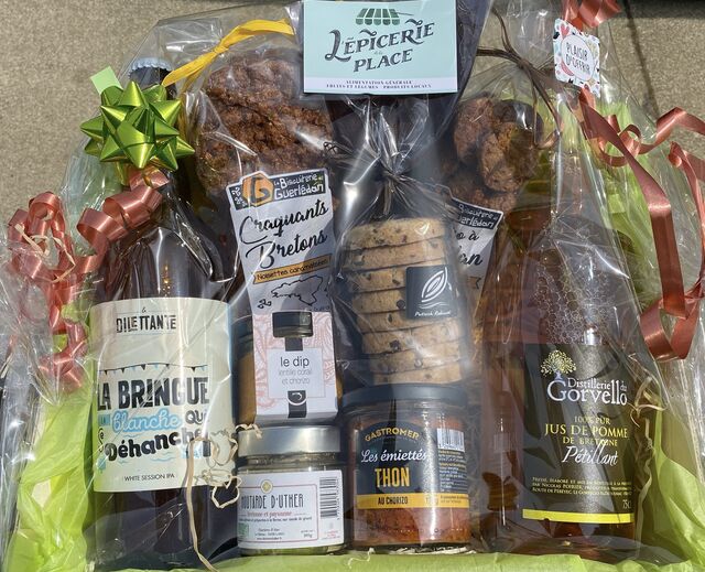 Biscuiterie, conserverie sucrée / salée, cidres & bières … coffrets cadeaux pour tous les budgets.