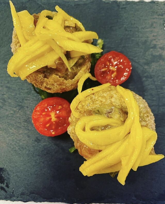 GOLGAPPAS RELLENAS DE TARTAR DE ATUN ,GUACAMOLE Y MANGO