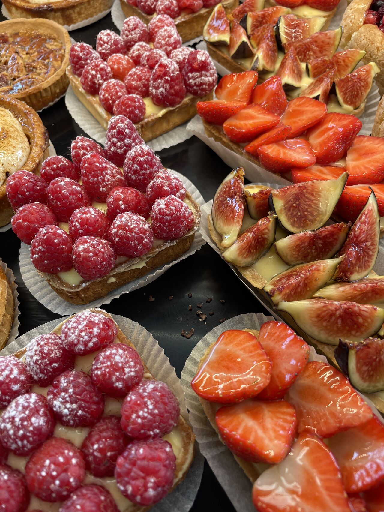 De délicieuses tartes aux fraises / framboises