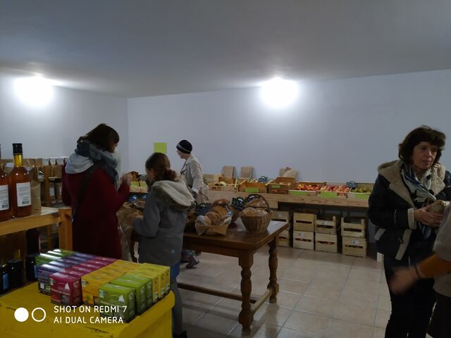 Les clients choisissent leurs articles en toute tranquilité