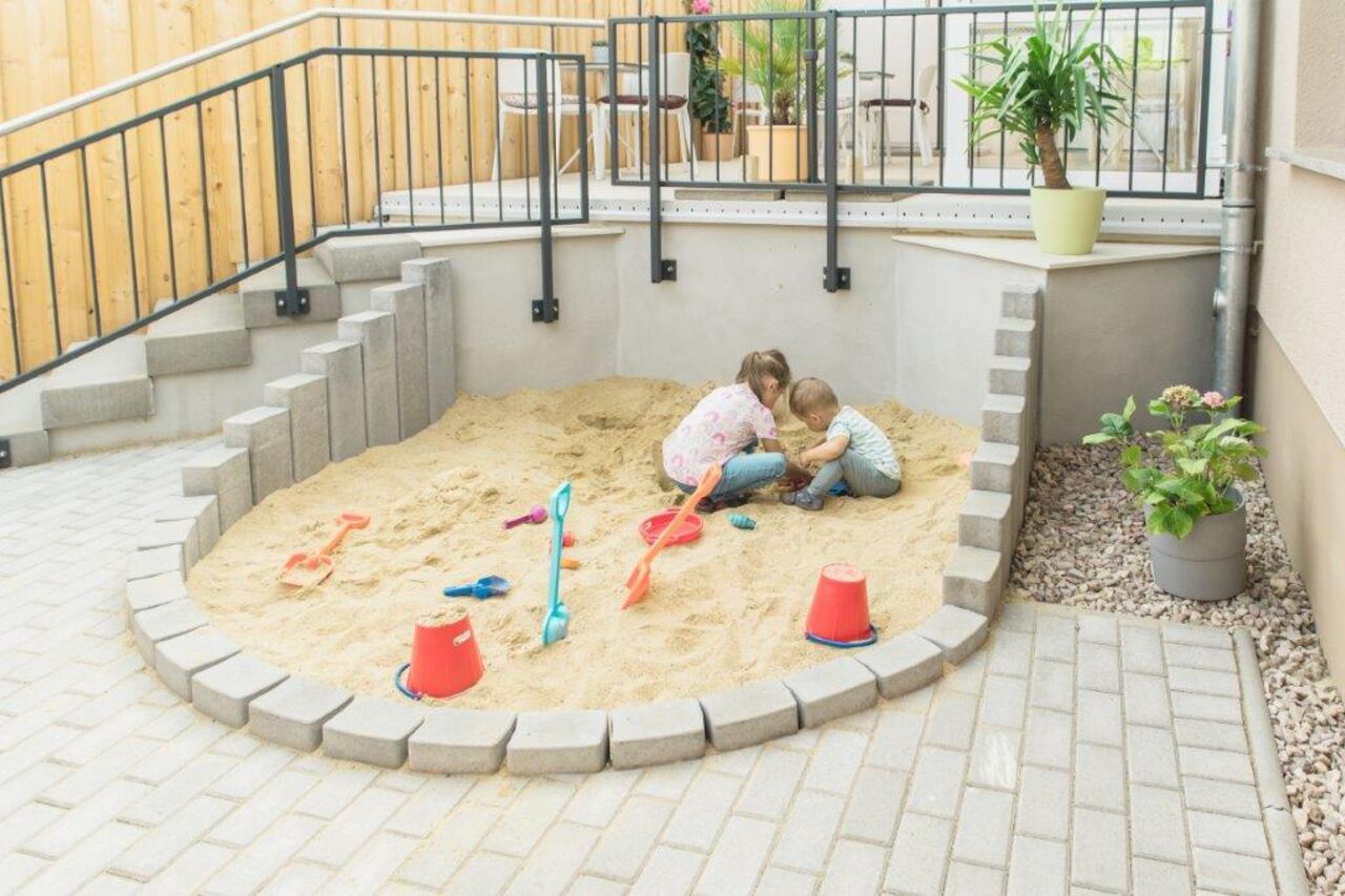 KINDERFREUNDLICHES CAFÉ